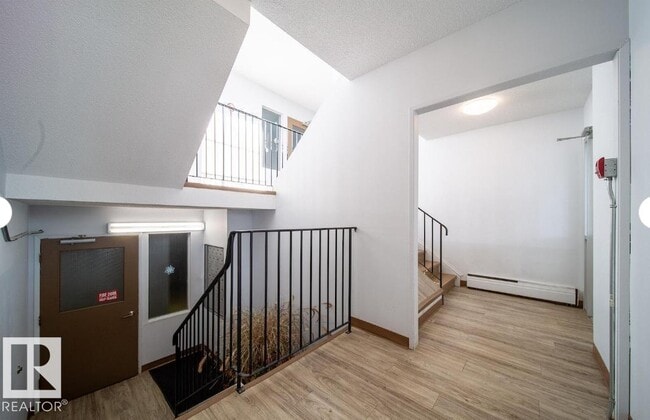 Photo - 3312-3105 105 Ave NW