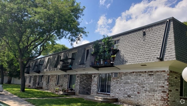 Building Photo - Meadowview Village Apartments