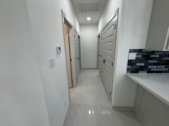 Photo - 2421 Indian Creek Ave Unit 3