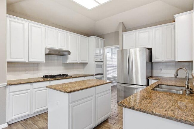 Photo - 10008 Lachlan Dr