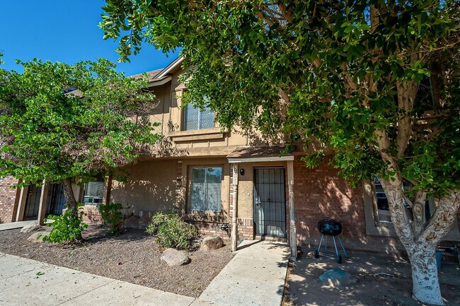 5871 N 59th Dr