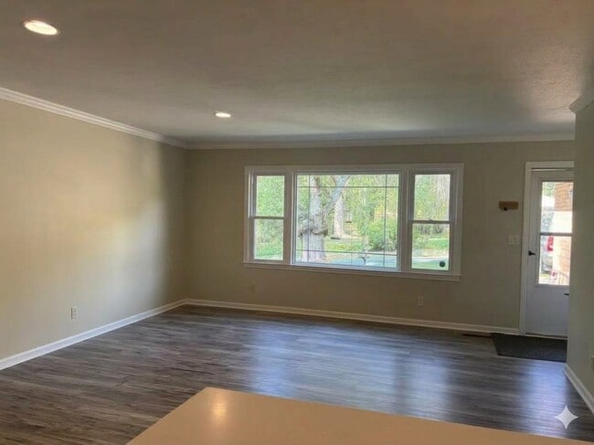 3231 Magnolia Dr