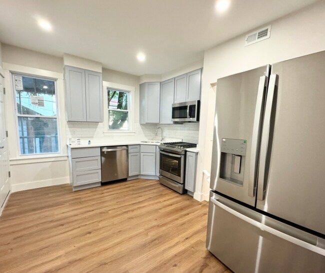 Building Photo - 147 E Cottage St Unit 1 Rental