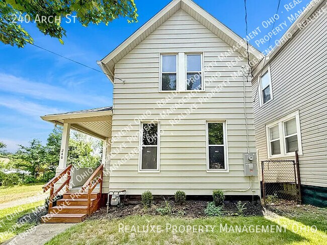 Building Photo - 240 Arch St Rental