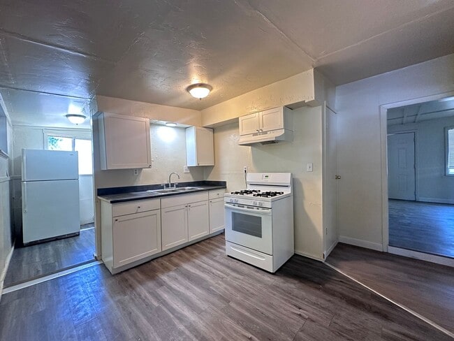 Photo - 2 Bedroom Home With A Spacious Yard Unit 505 Bryte Ave