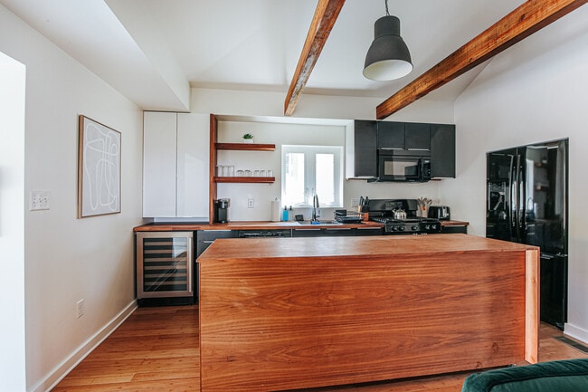 Photo - 1023 King St