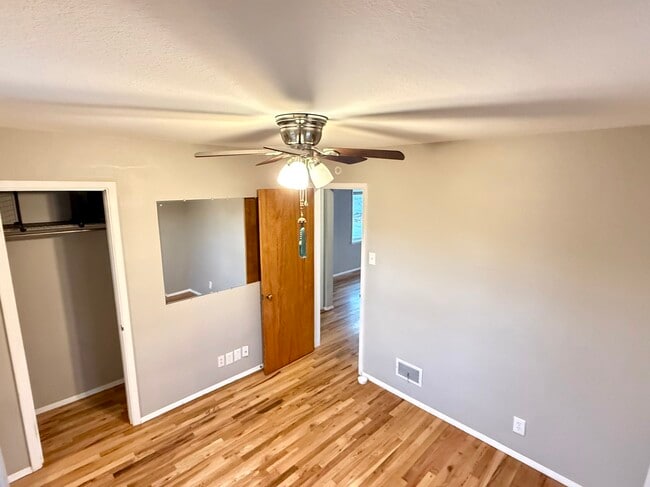 Photo - 843 Judson St