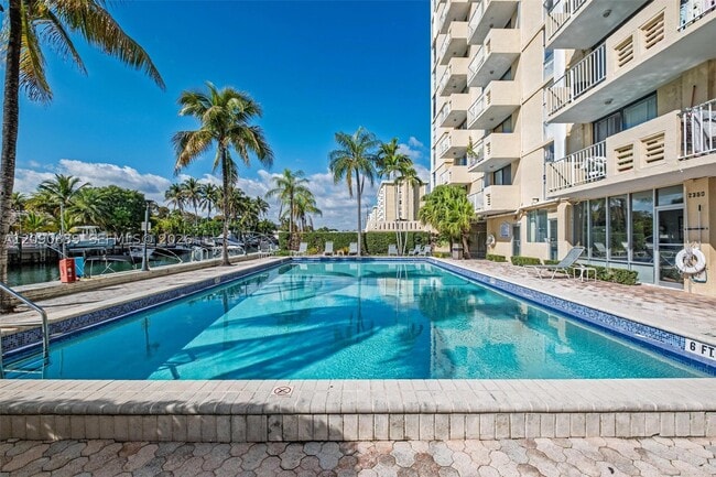 Photo - 2350 NE 135th St Unit 811