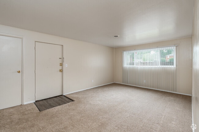 2BR, 1BA - 925SF - Living Room