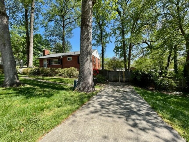 3700 Woodridge Ave