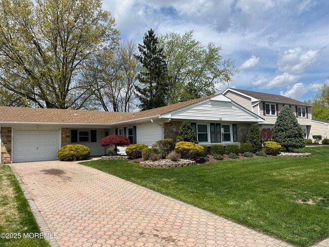 Photo - 32 Idlewild Ln