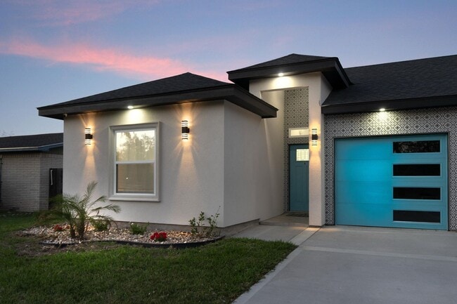 Building Photo - FOR LEASE - MODERN COMFORT MEETS PRIME LOC... Rental