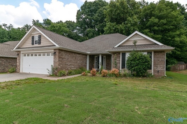 Building Photo - 124 NW Wittington Ln