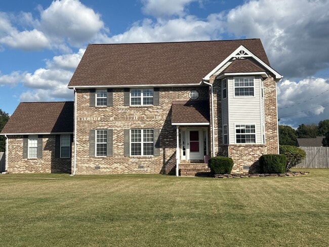 SPACIOUS & Beautiful Home Just Outside She... - SPACIOUS & Beautiful Home Just Outside She...