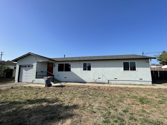 Building Photo - 2331 Paso Robles St Rental