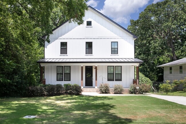 Building Photo - Modern Beauty In Charming Neighborhood!