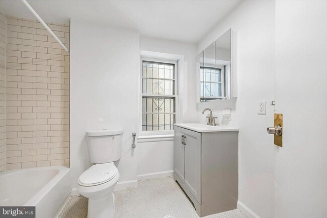 Building Photo - 2036 Mt Vernon St Unit 1R