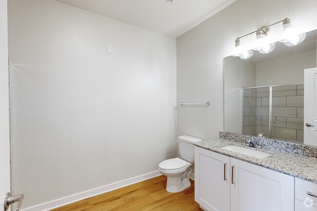 1BR, 1BA 694SF - Bathroom