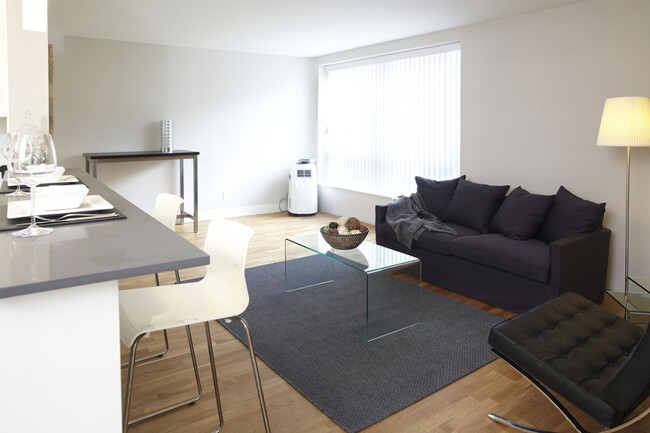 Photo - 2400 Bathurst St Unit 101