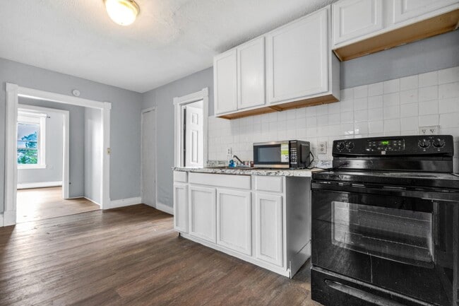 139-141-141 Homestead Ave Unit 3rd Floor
