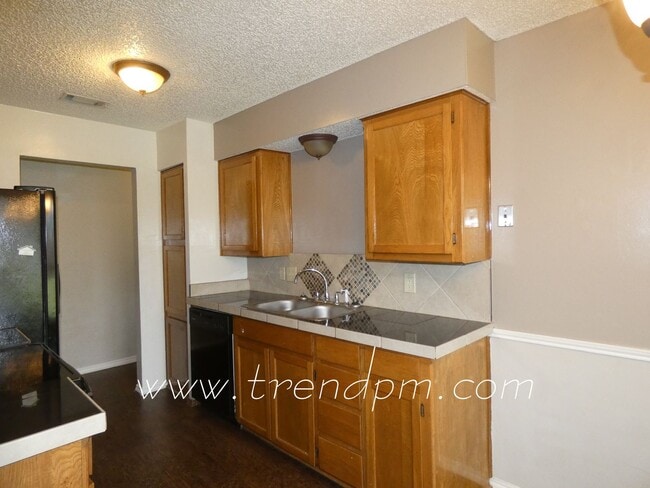 Photo - 404 Asbury Dr