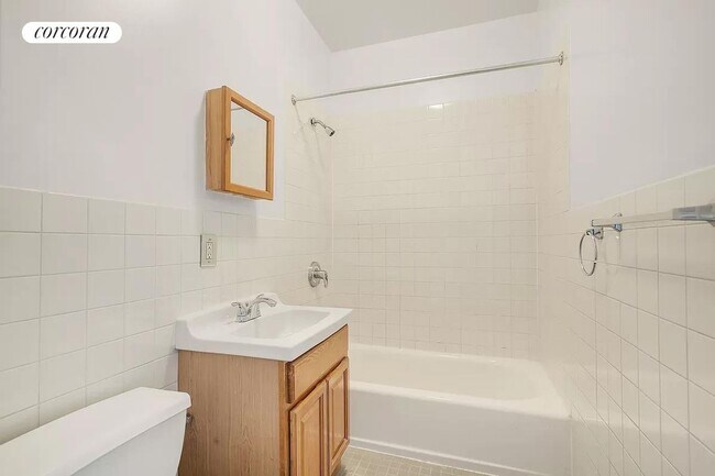 Photo - 694 Metropolitan Ave