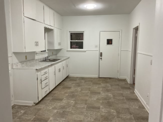 Photo - 608 Silas St