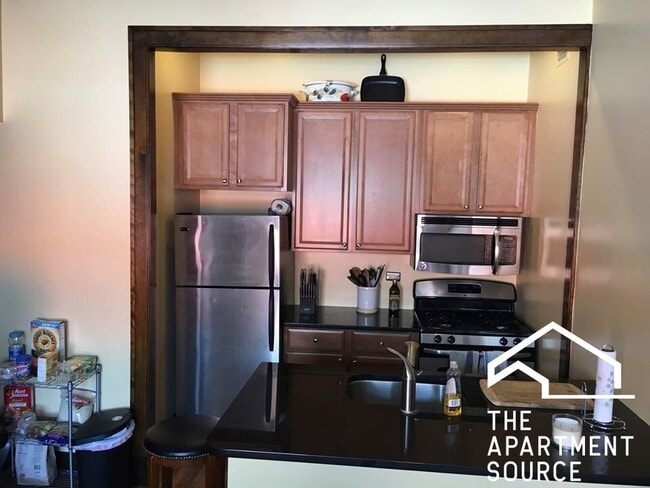 Photo - 4755 N Sawyer Ave Unidad 2H