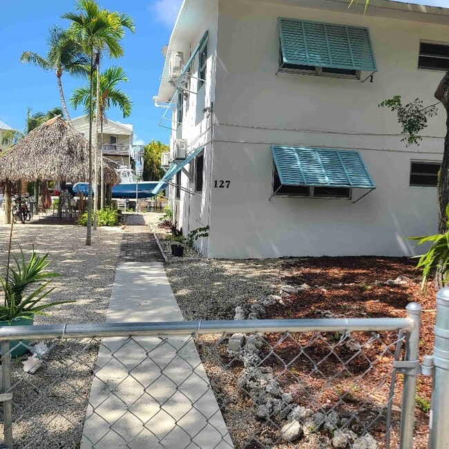 Photo - 127 Monroe Dr Unidad # 3