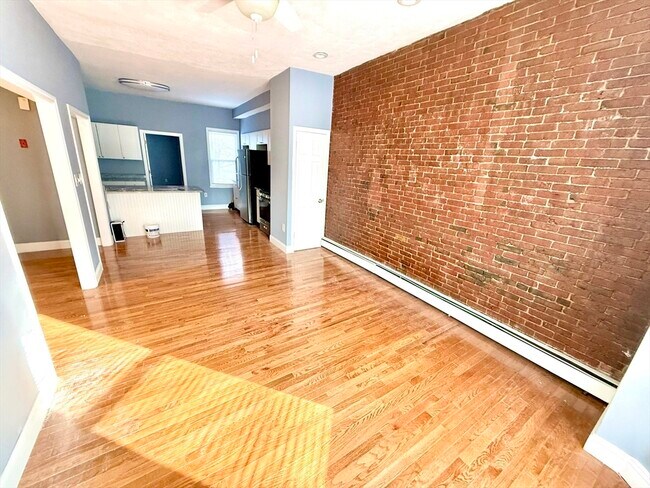 Photo - 106 W 3rd St Unidad 1