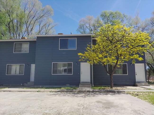 Building Photo - 460-32 1/8 32 1/8 Rd Unit 3