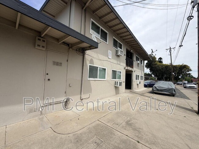 Photo - 111 E Grove St