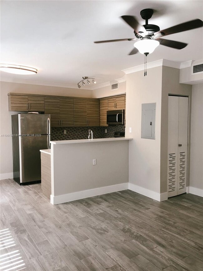 Building Photo - 222 Sidonia Ave Unit 3