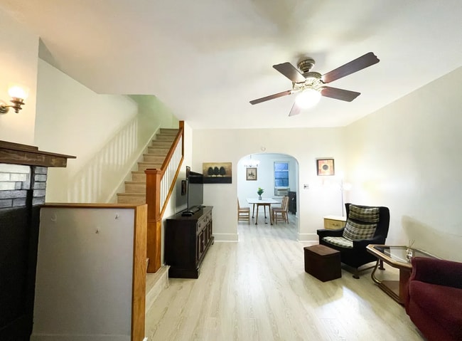 Photo - 1041 Mirror St