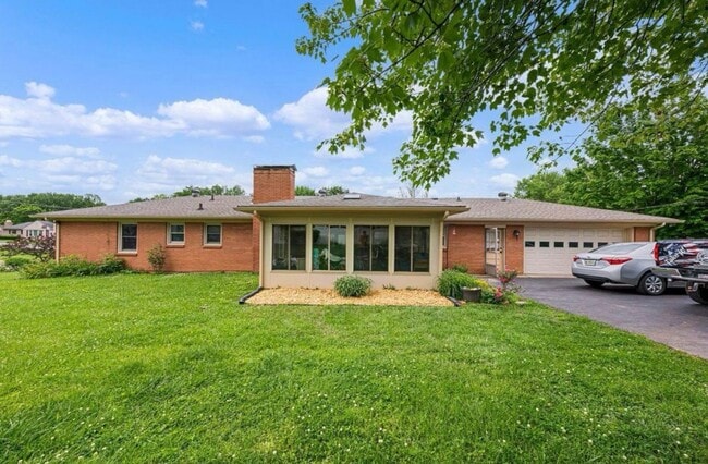 Photo - 3 Bed/2 Bath Home with 2 Car Garage