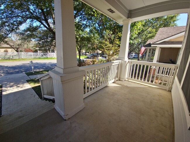 Photo - Enchanting 4 Bedroom home located in Plum Creek!