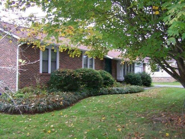 Building Photo - 3 bed, 2 bath ranch style home with large flat yard in Powell