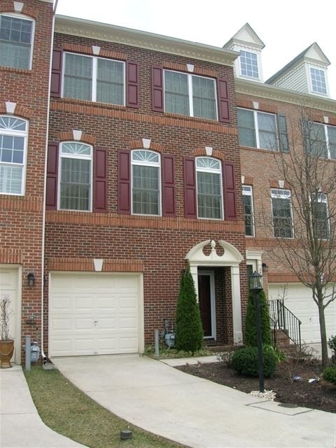 Oversized Townhome in Crofton Farms - Oversized Townhome in Crofton Farms