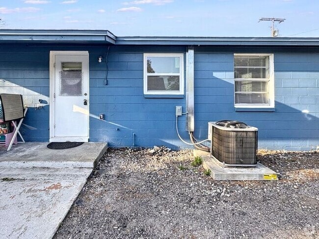 Building Photo - 3807 Phillips St Unit A Rental