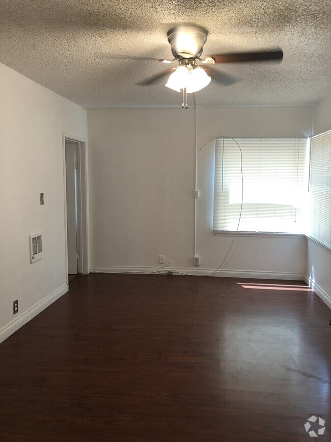 Building Photo - 1056 Cedar Ave Unit 1058 Rental