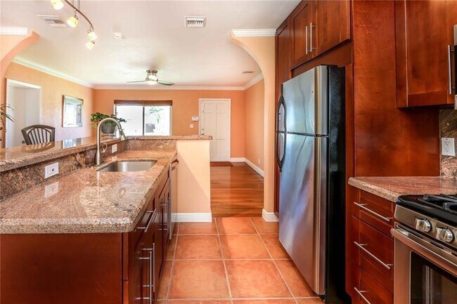 Photo - 1516 Plunkett St