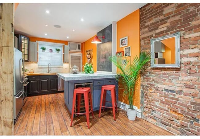 Photo - 823 S Hutchinson St