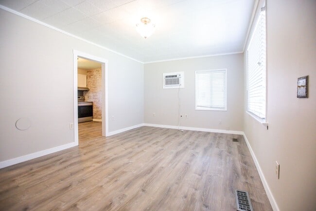 Photo - 2 Bedroom 1 Bath SE Salem Home ** Large Fenced In Yard