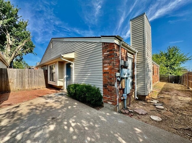 Photo - 925 Swan Lake Ct