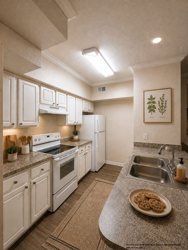 Photo - Updated 2x2 condo 1121 square feet, vinyl plank floors & balcony