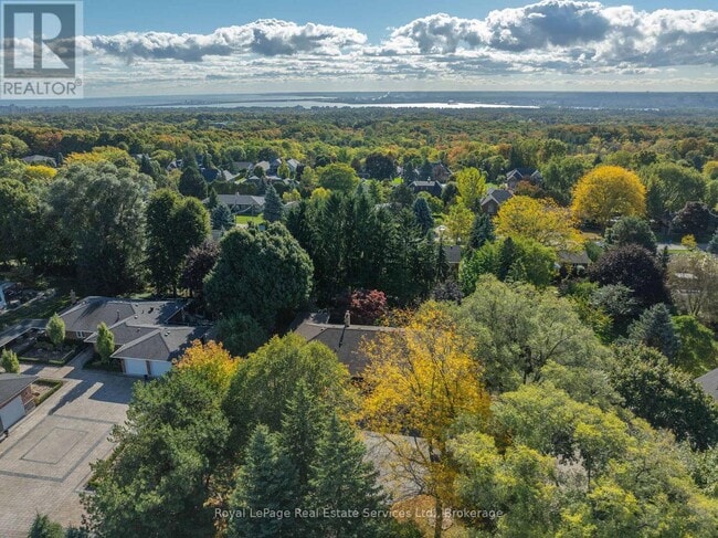 Photo - 184 Dundas St E