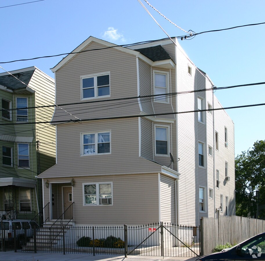 Photo - 212 Hillside Ave Apartments