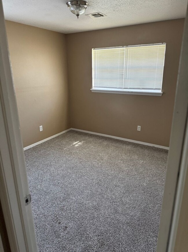 Photo - 3 bedroom 1 1/2 bath Home