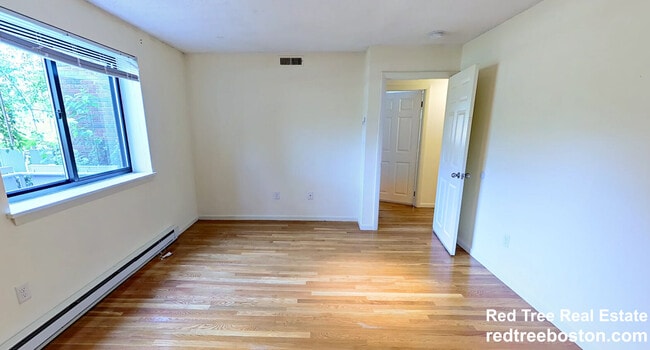 Photo - 320 Hammond Pond Pkwy Unit 101