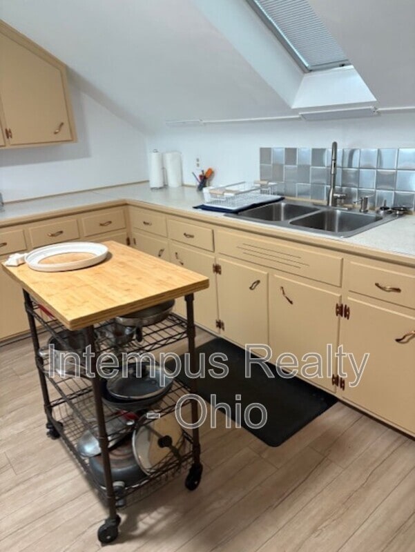 Photo - 930 Mansell Dr Unit Up